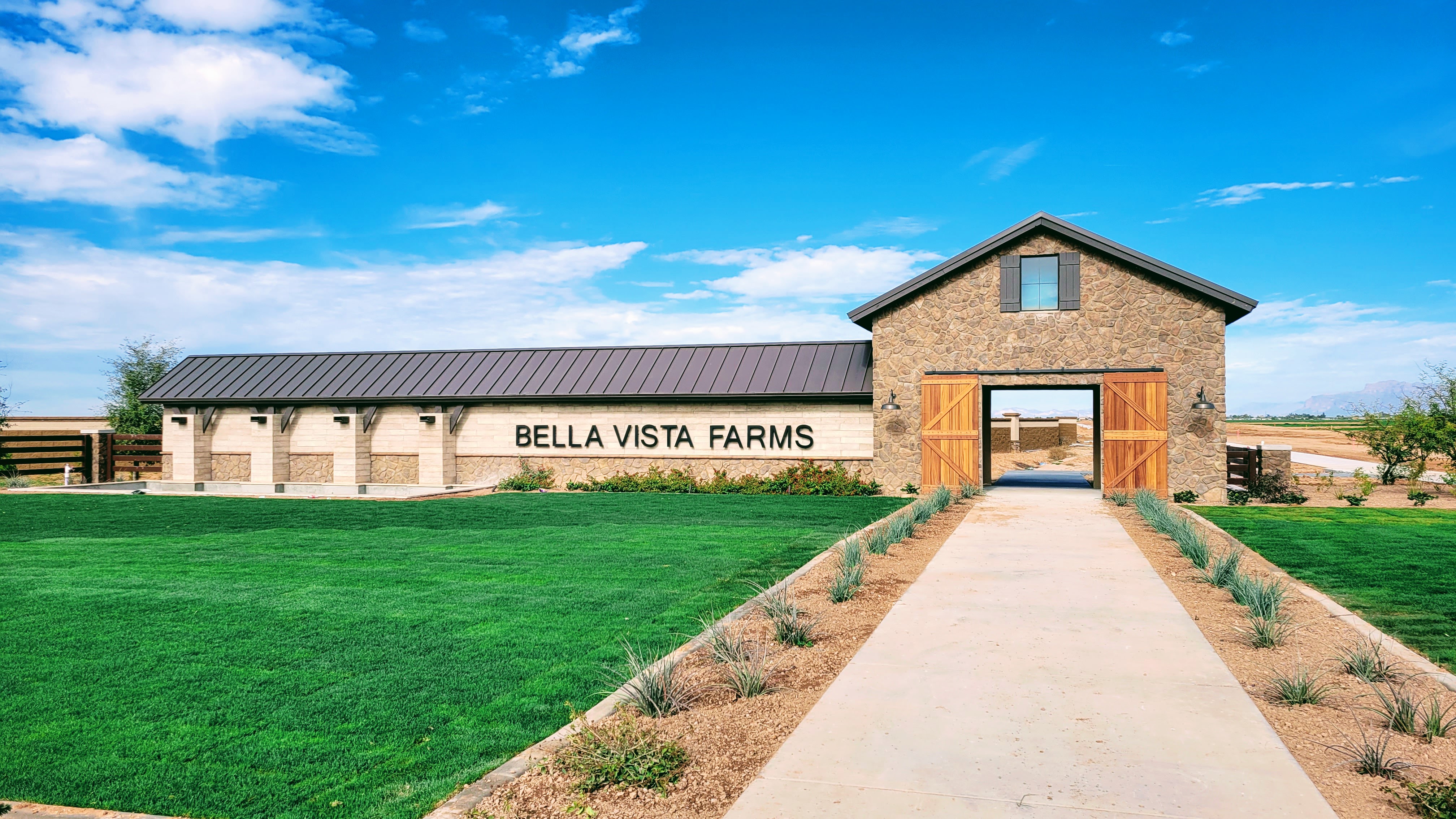 Homes AZ Valley, Vista Farms San Homes Bella | Starlight Move-In Tan - Ready in